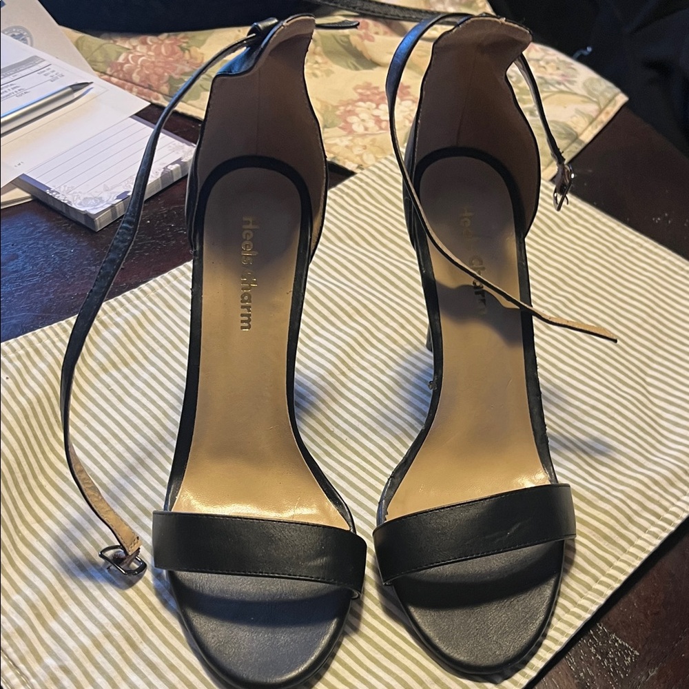 Black Ankle-Strap Ladies pump